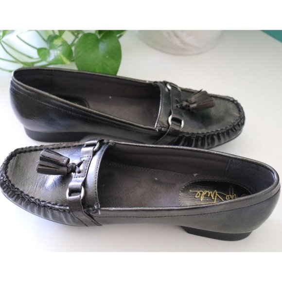 Life Stride ‘TRANSIT’ Faux Leather Tassel Loafers - Picture 8 of 14